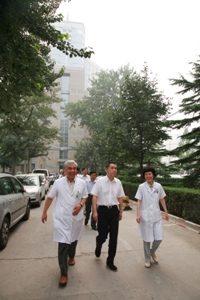 张茅书记一行视察肿瘤医院